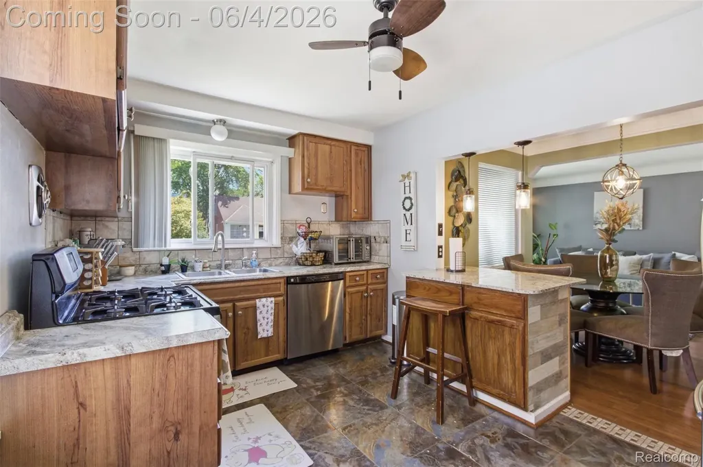 9615 Wormer Redford Charter Township MI 48239
