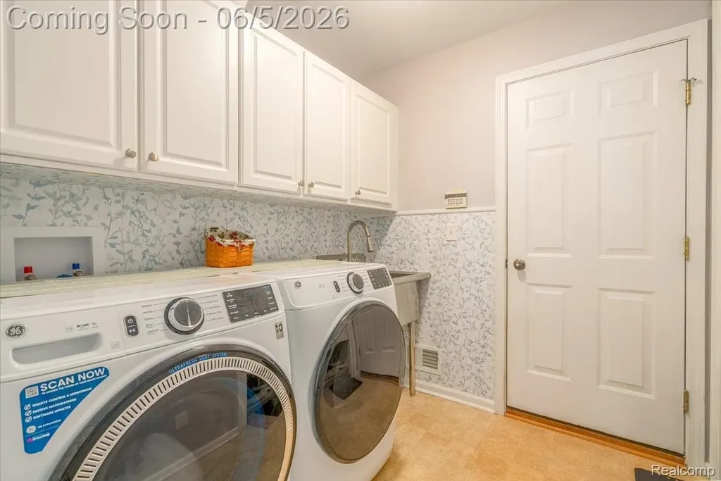 49105 Hawksburry Road Canton Charter Township MI 48188