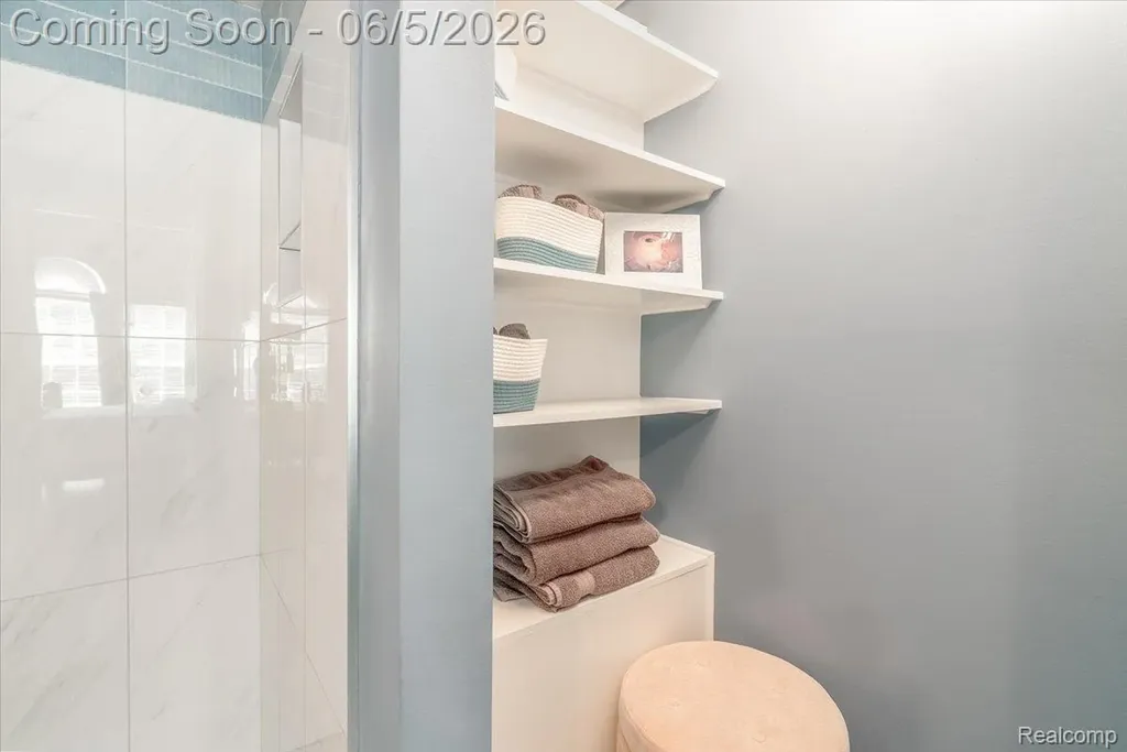49105 Hawksburry Road Canton Charter Township MI 48188
