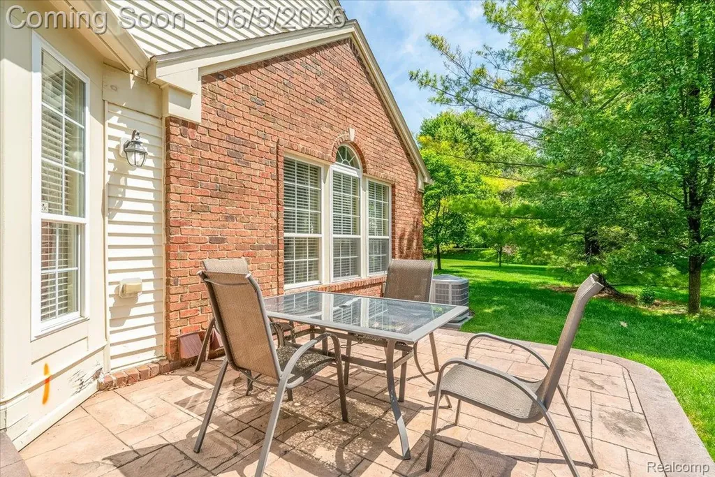 49105 Hawksburry Road Canton Charter Township MI 48188