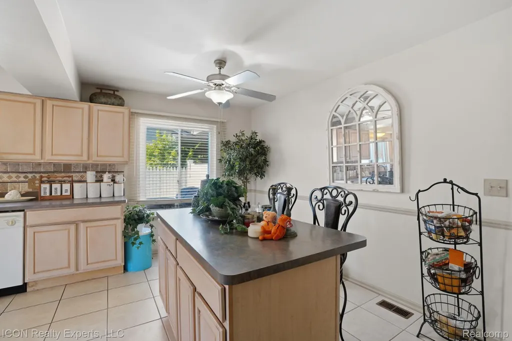 40567 Santoni Drive Clinton Charter Township MI 48038
