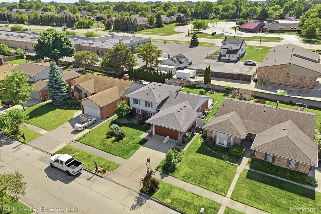 40567 Santoni Drive Clinton Charter Township MI 48038