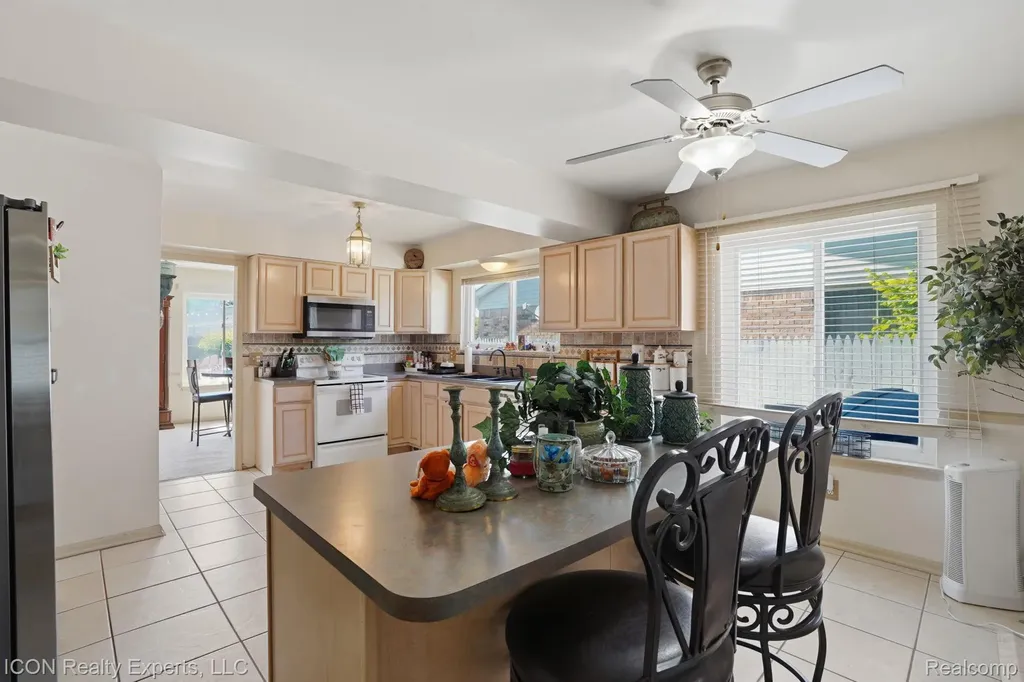 40567 Santoni Drive Clinton Charter Township MI 48038