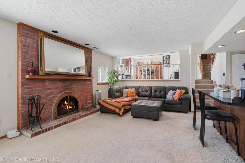 40567 Santoni Drive Clinton Charter Township MI 48038