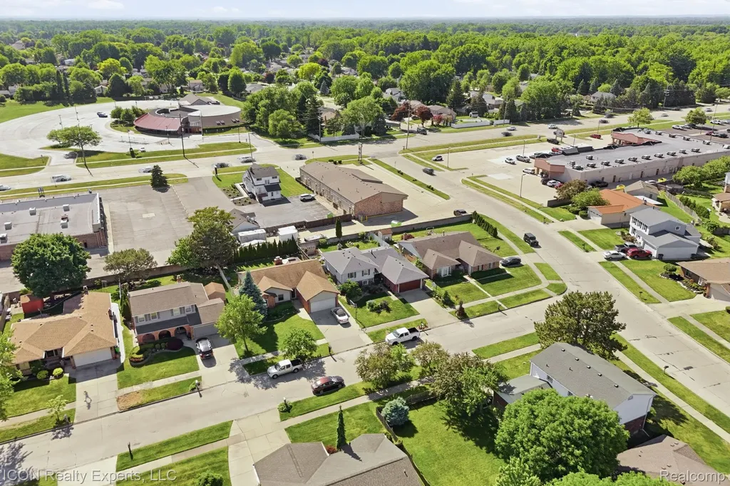 40567 Santoni Drive Clinton Charter Township MI 48038