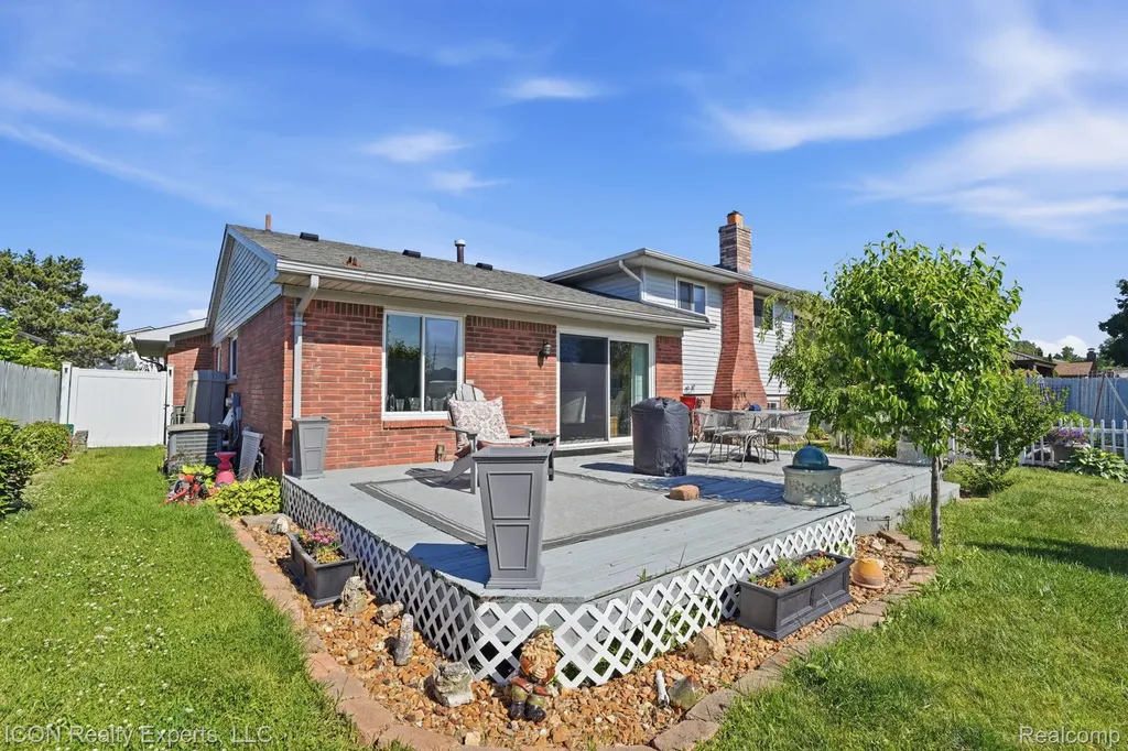 40567 Santoni Drive Clinton Charter Township MI 48038