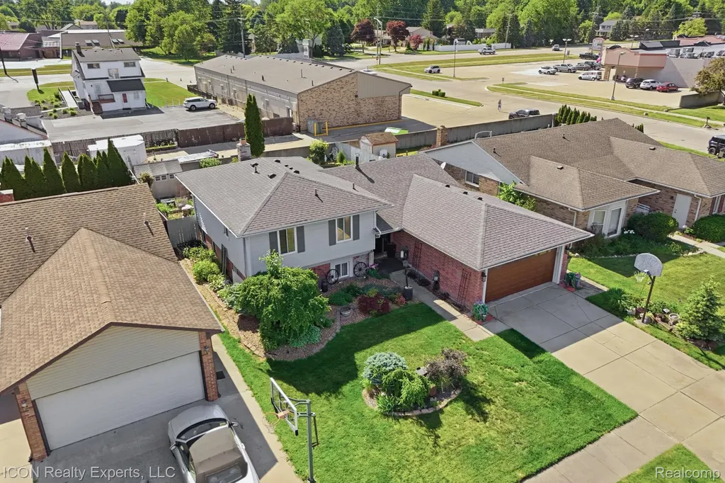 40567 Santoni Drive Clinton Charter Township MI 48038