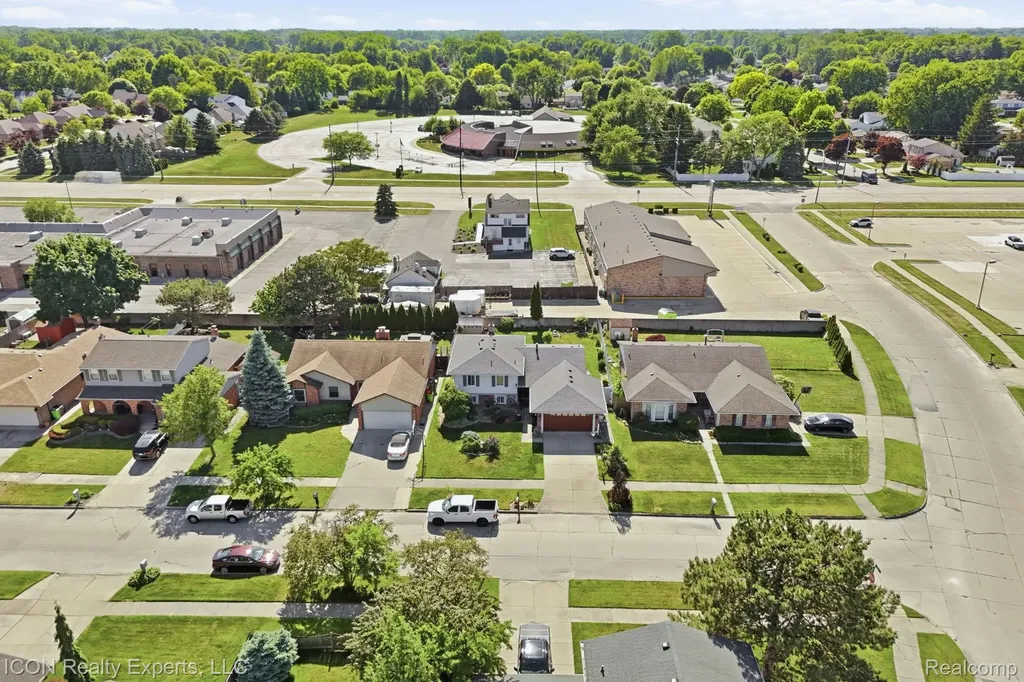 40567 Santoni Drive Clinton Charter Township MI 48038