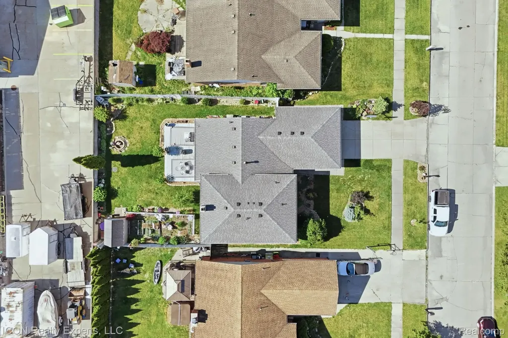 40567 Santoni Drive Clinton Charter Township MI 48038