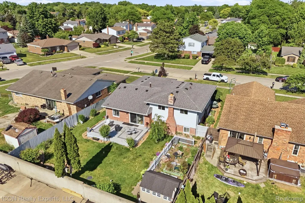 40567 Santoni Drive Clinton Charter Township MI 48038