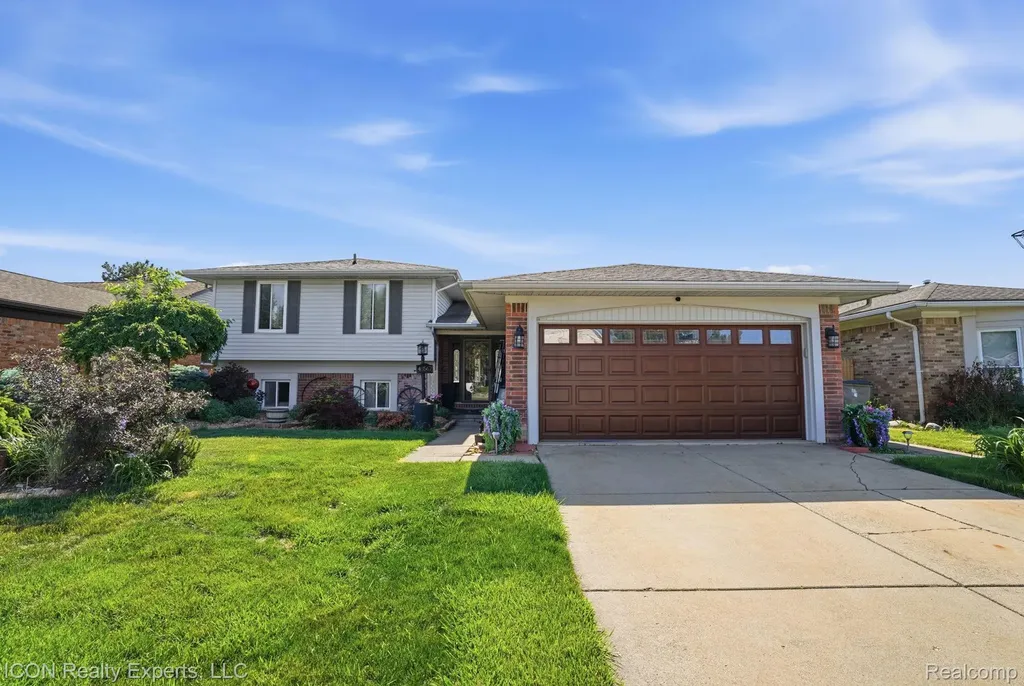 40567 Santoni Drive Clinton Charter Township MI 48038