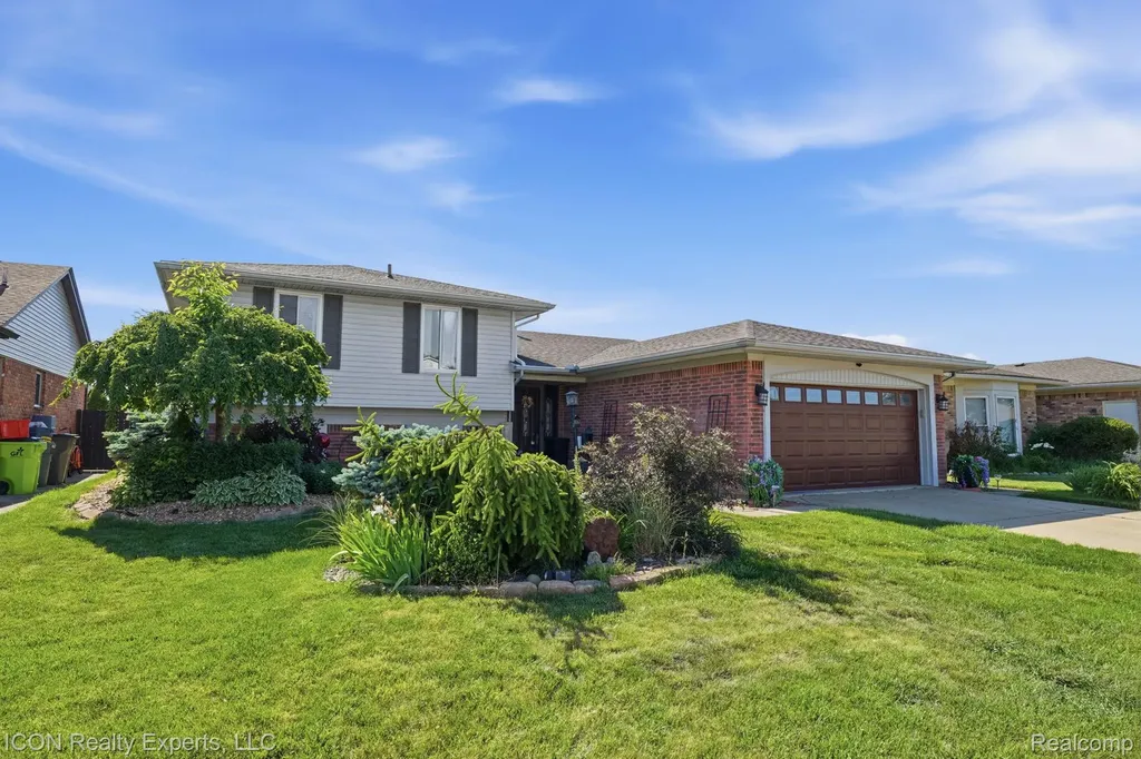 40567 Santoni Drive Clinton Charter Township MI 48038