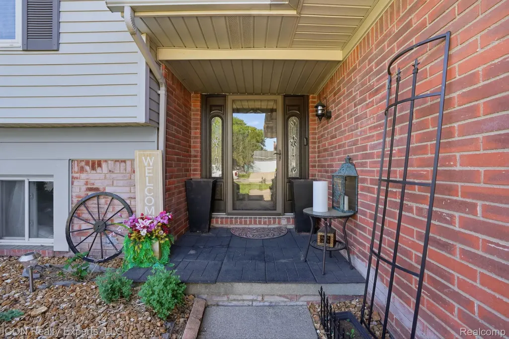 40567 Santoni Drive Clinton Charter Township MI 48038