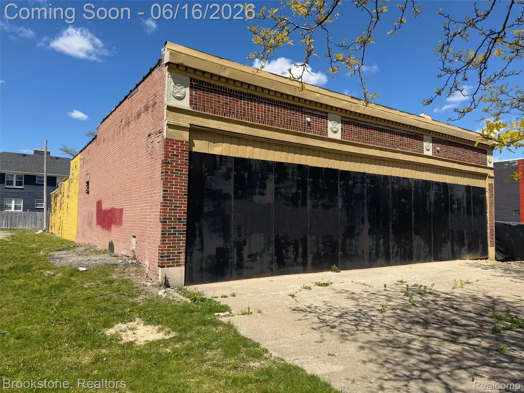 606 W Huron Street Pontiac City MI 48341