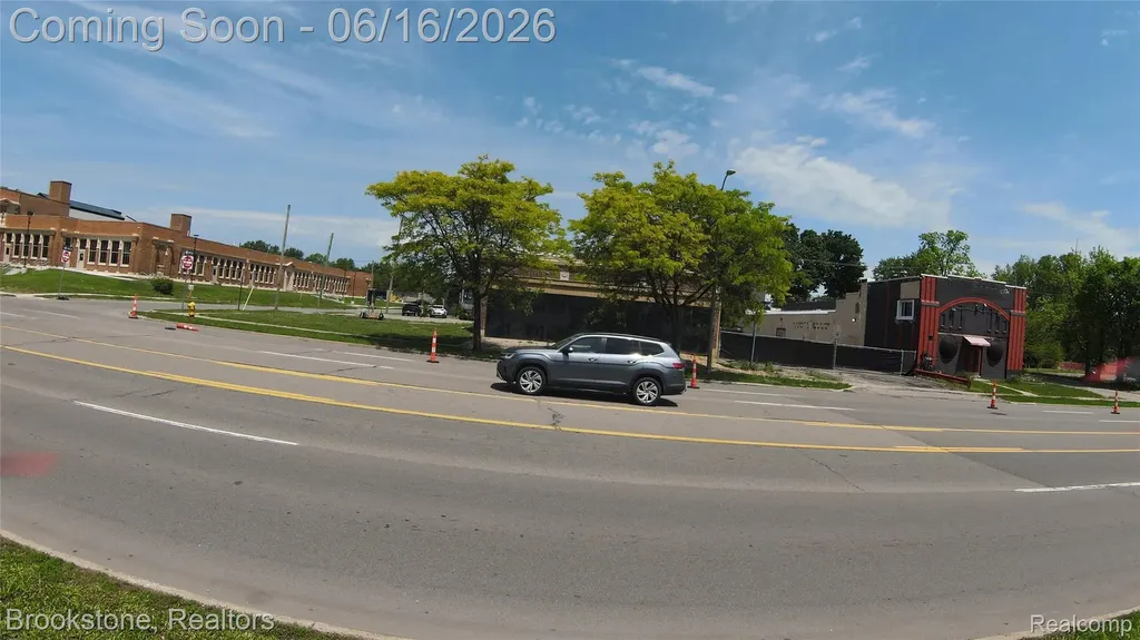 606 W Huron Street Pontiac City MI 48341