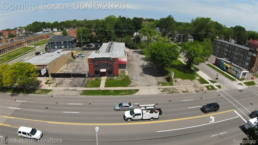 606 W Huron Street Pontiac City MI 48341