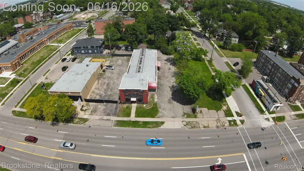 606 W Huron Street Pontiac City MI 48341