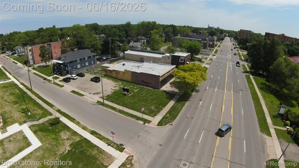606 W Huron Street Pontiac City MI 48341