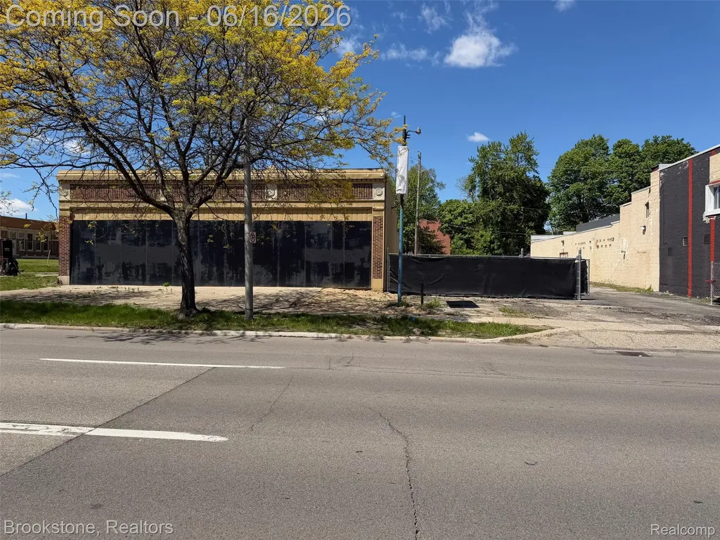 606 W Huron Street Pontiac City MI 48341