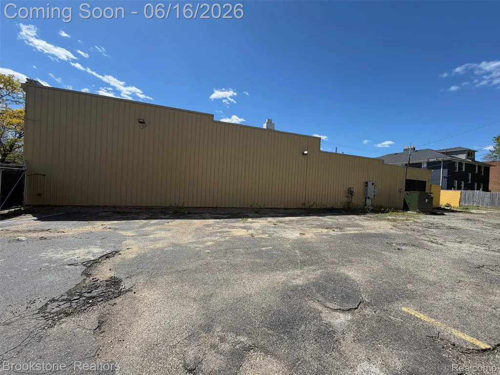 606 W Huron Street Pontiac City MI 48341