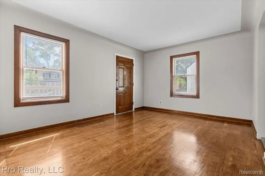 715 N Altadena Avenue Royal Oak City MI 48067