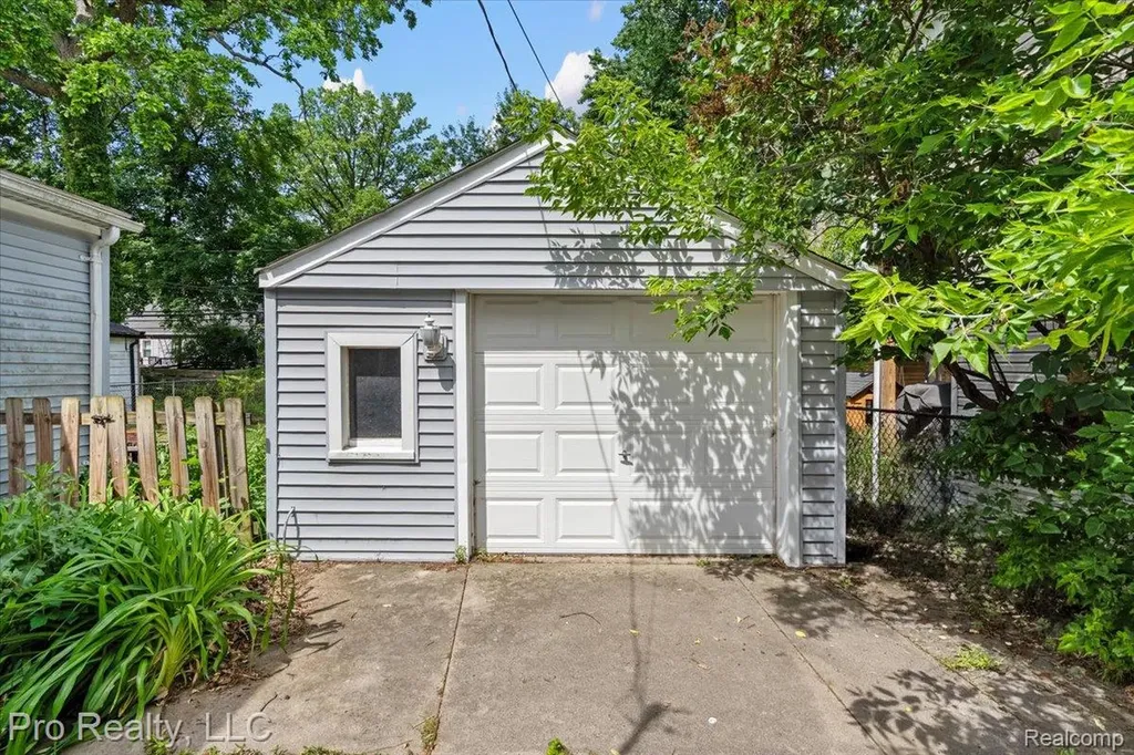 715 N Altadena Avenue Royal Oak City MI 48067