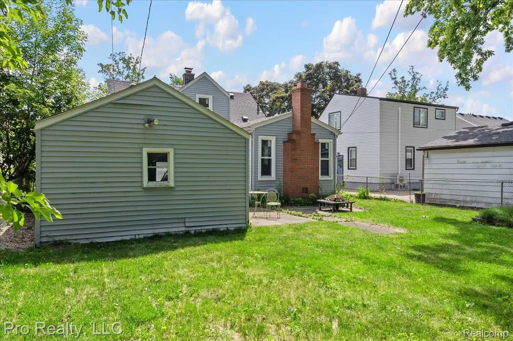 715 N Altadena Avenue Royal Oak City MI 48067