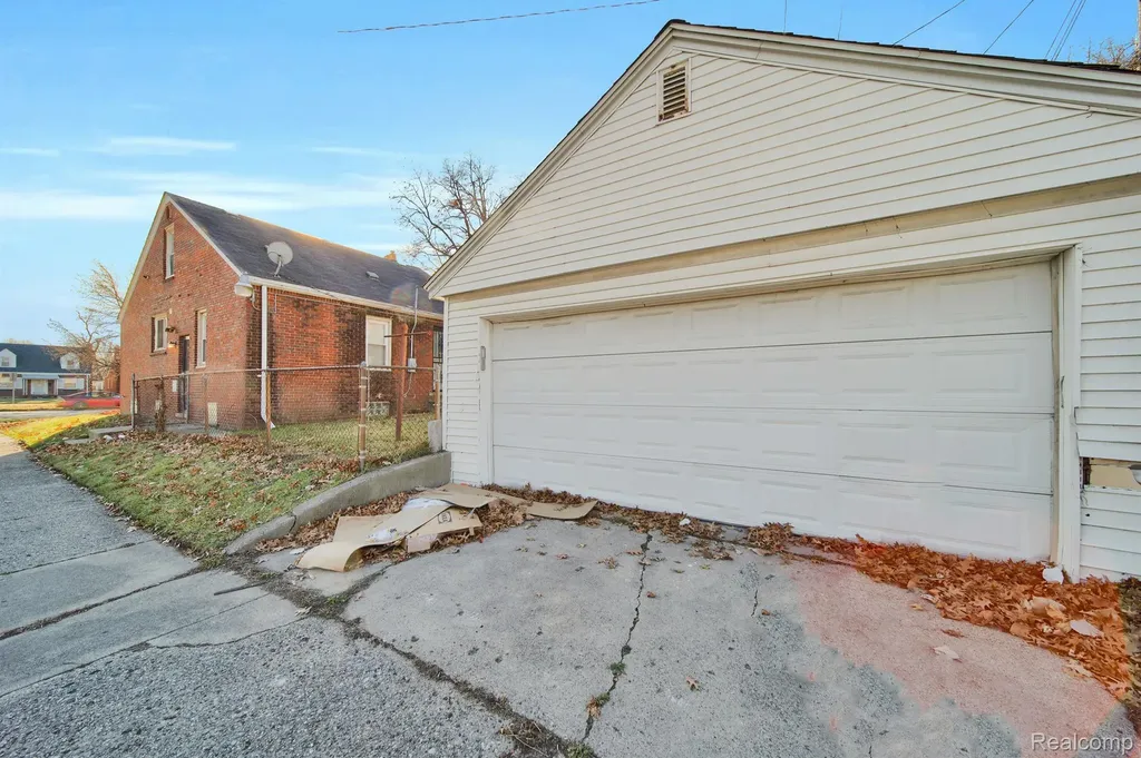8550 W Outer Drive Detroit City MI 48219