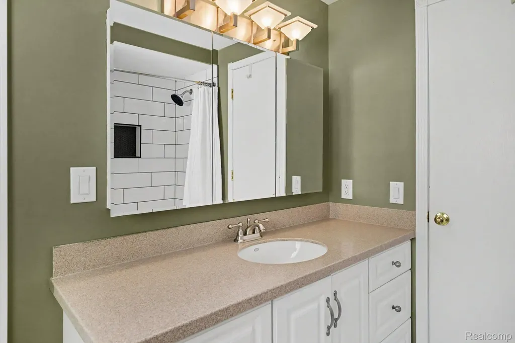 1683 Dancer Drive Rochester Hills City MI 48307