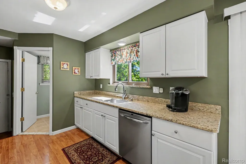 1683 Dancer Drive Rochester Hills City MI 48307