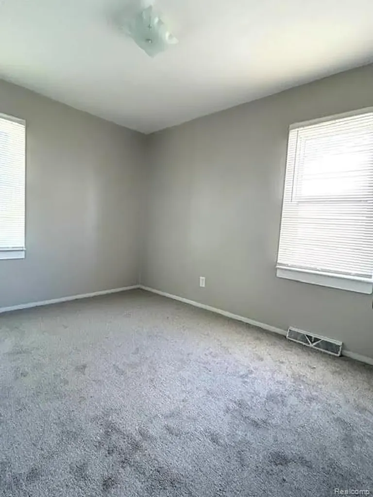 27699 Brettonwoods Street Madison Heights City MI 48071