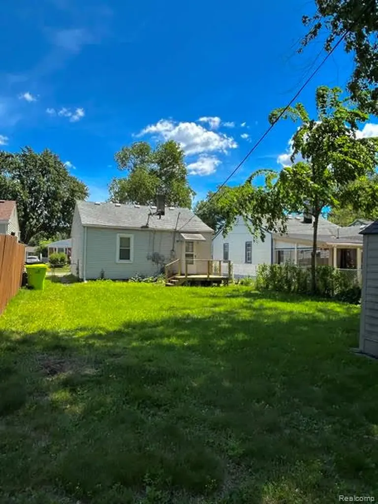 27699 Brettonwoods Street Madison Heights City MI 48071
