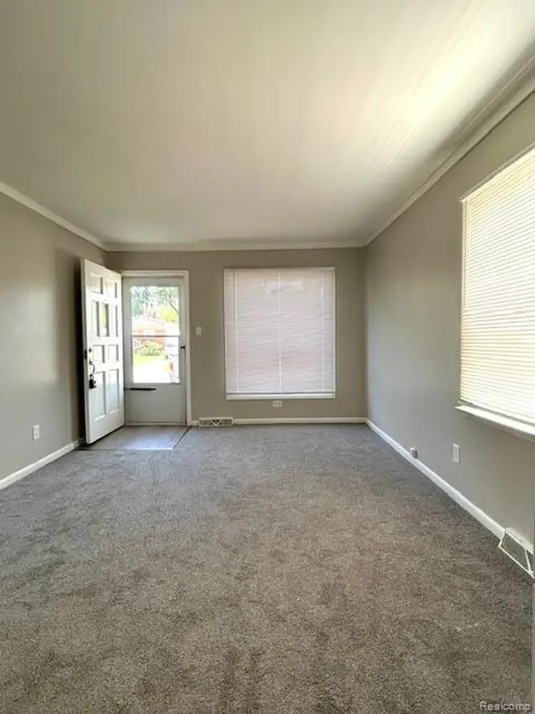27699 Brettonwoods Street Madison Heights City MI 48071