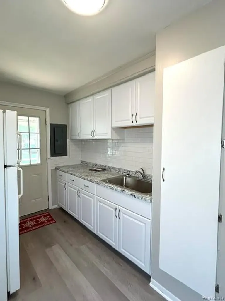 27699 Brettonwoods Street Madison Heights City MI 48071
