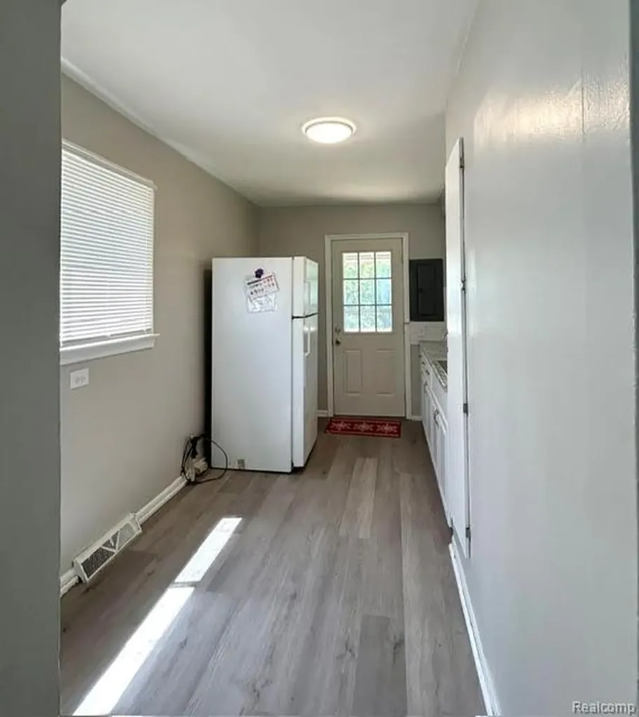 27699 Brettonwoods Street Madison Heights City MI 48071