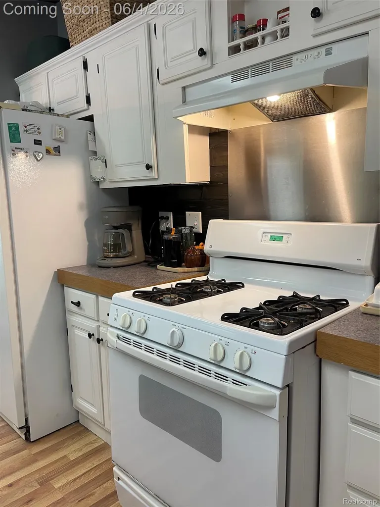 48261 Roy Court Sumpter Township MI 48111