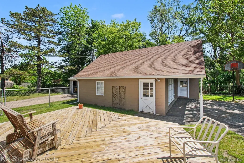 141 Kissane Avenue Brighton City MI 48116