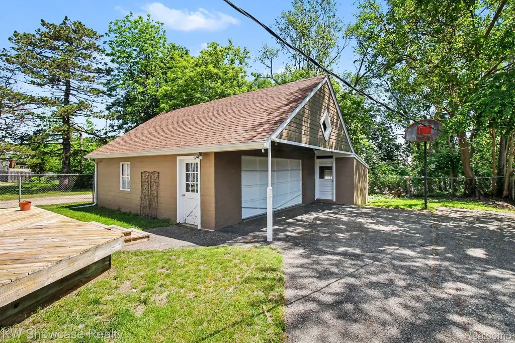 141 Kissane Avenue Brighton City MI 48116