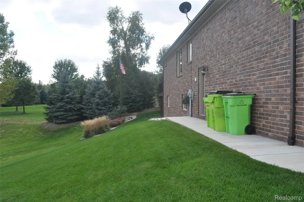 62735 Franklin Park Drive Washington Township MI 48094