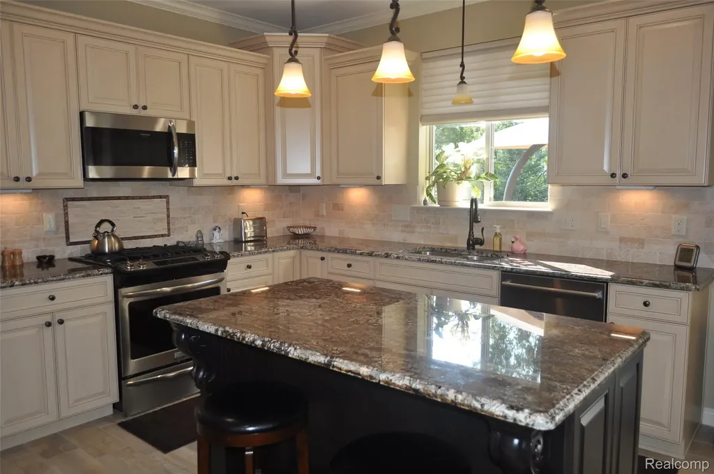 62735 Franklin Park Drive Washington Township MI 48094