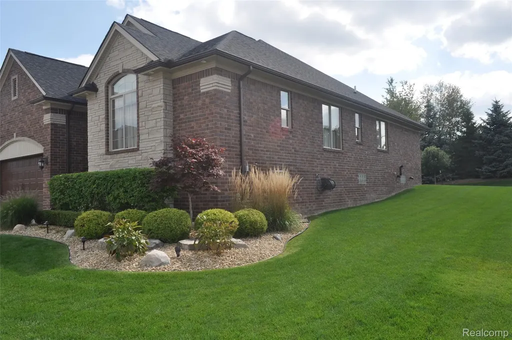 62735 Franklin Park Drive Washington Township MI 48094