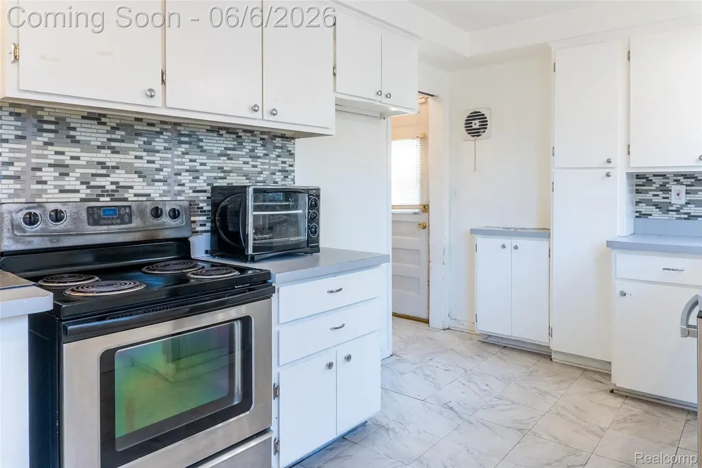 12770 Nathaline Redford Charter Township MI 48239