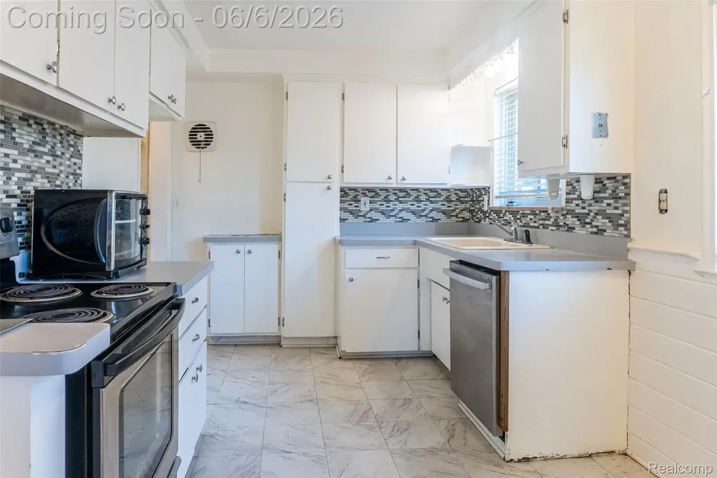 12770 Nathaline Redford Charter Township MI 48239