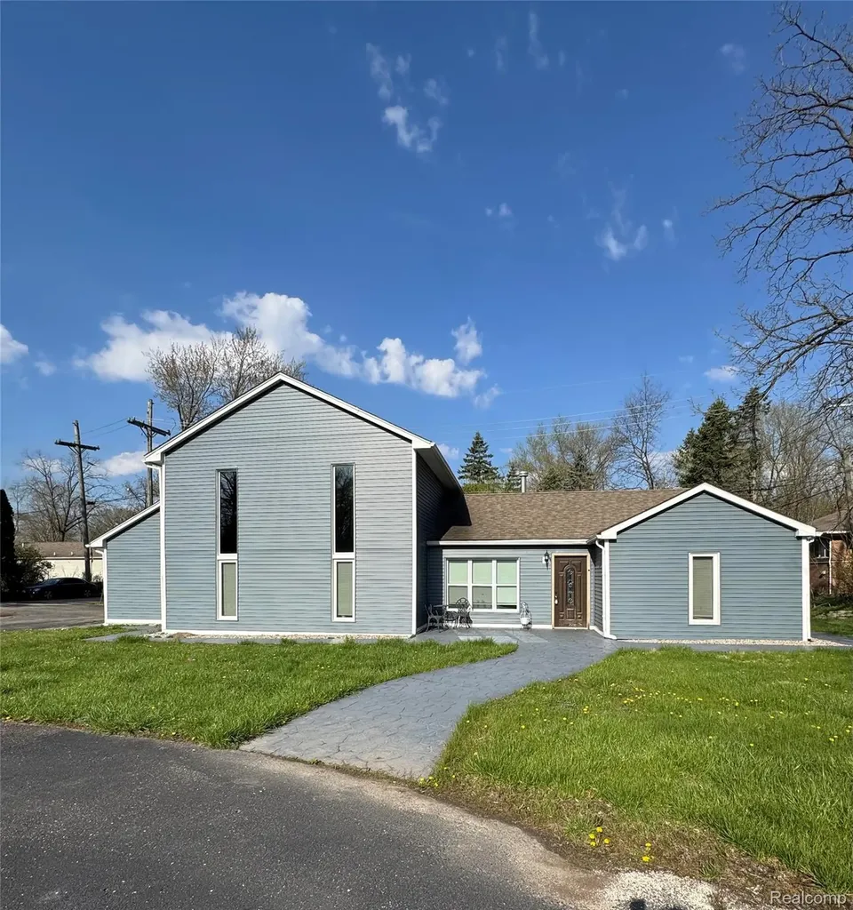 3700 Green Lake Road W West Bloomfield Charter Township MI 48324