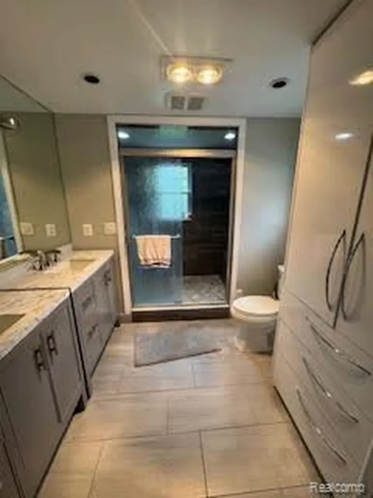 3700 Green Lake Road W West Bloomfield Charter Township MI 48324