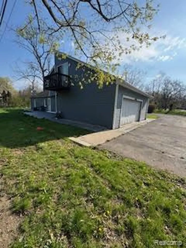 3700 Green Lake Road W West Bloomfield Charter Township MI 48324