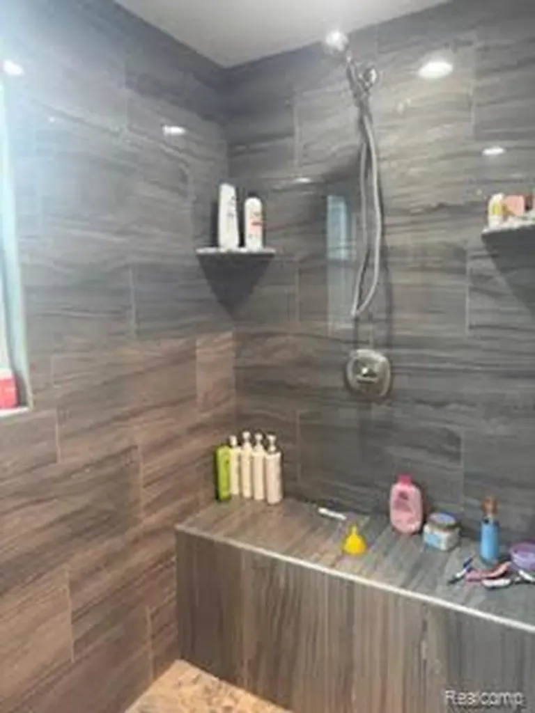 3700 Green Lake Road W West Bloomfield Charter Township MI 48324