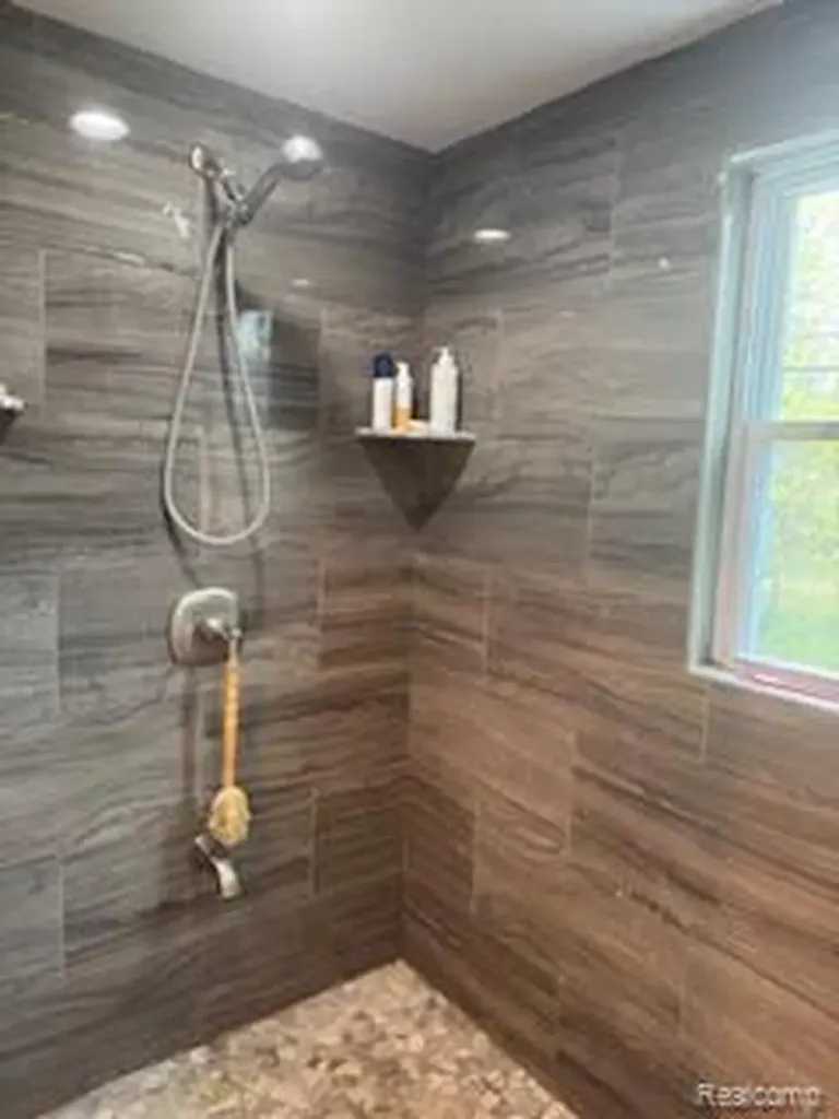 3700 Green Lake Road W West Bloomfield Charter Township MI 48324