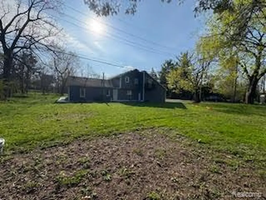 3700 Green Lake Road W West Bloomfield Charter Township MI 48324