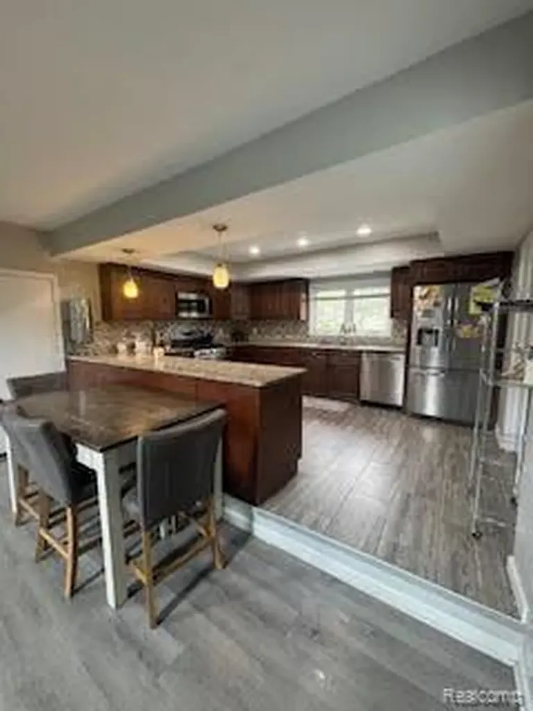 3700 Green Lake Road W West Bloomfield Charter Township MI 48324